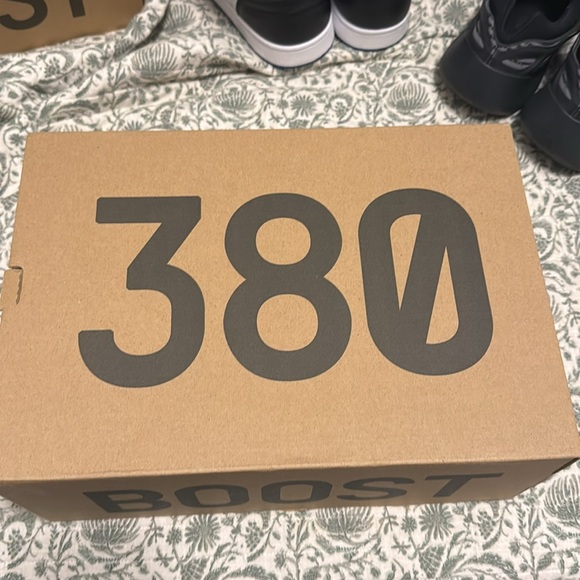 Yeezy 380 Blue Alien Size 12 Used 9.5/10 condition, worn once - Picture 11 of 12